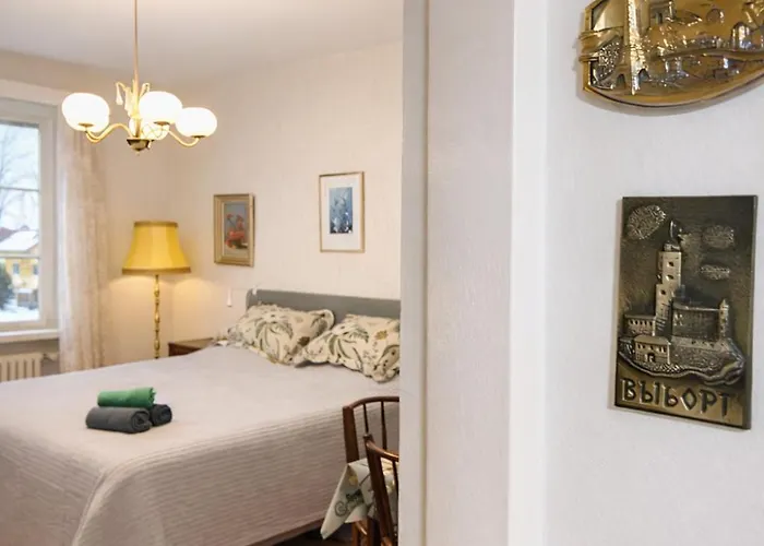 Bright & Spacious Near Center