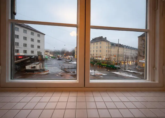 Bright & Spacious Near Center